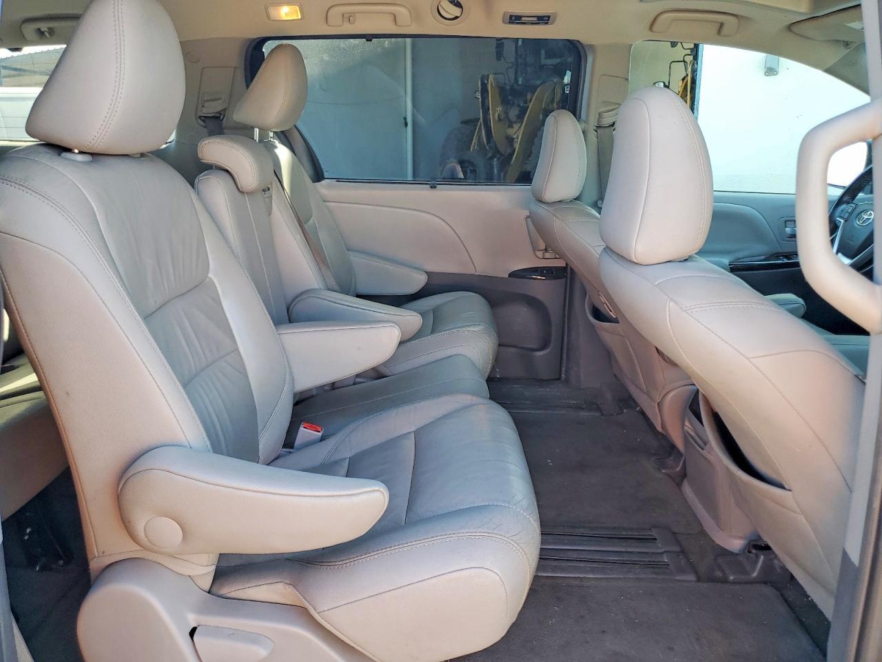 2017 Toyota Sienna Xle Premium 8-Passenger - zdjęcie 11