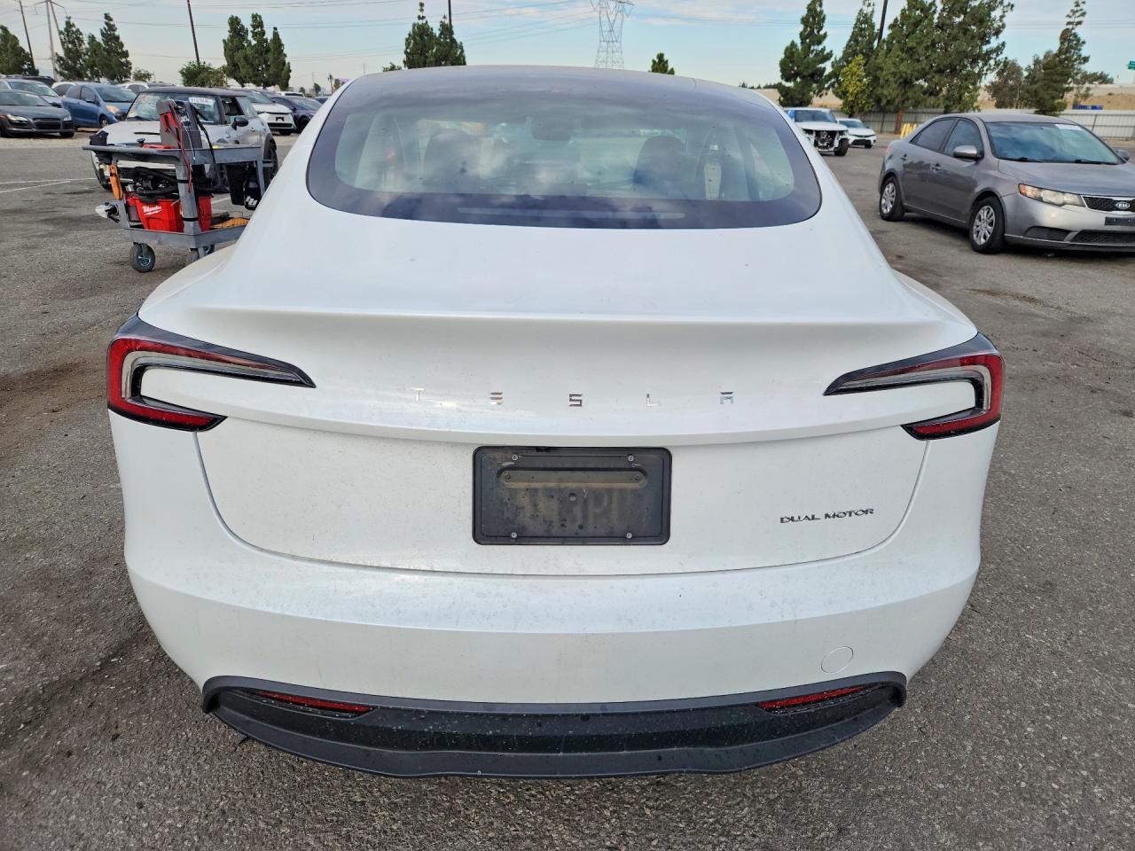 2025 Tesla Model 3 - zdjęcie 6