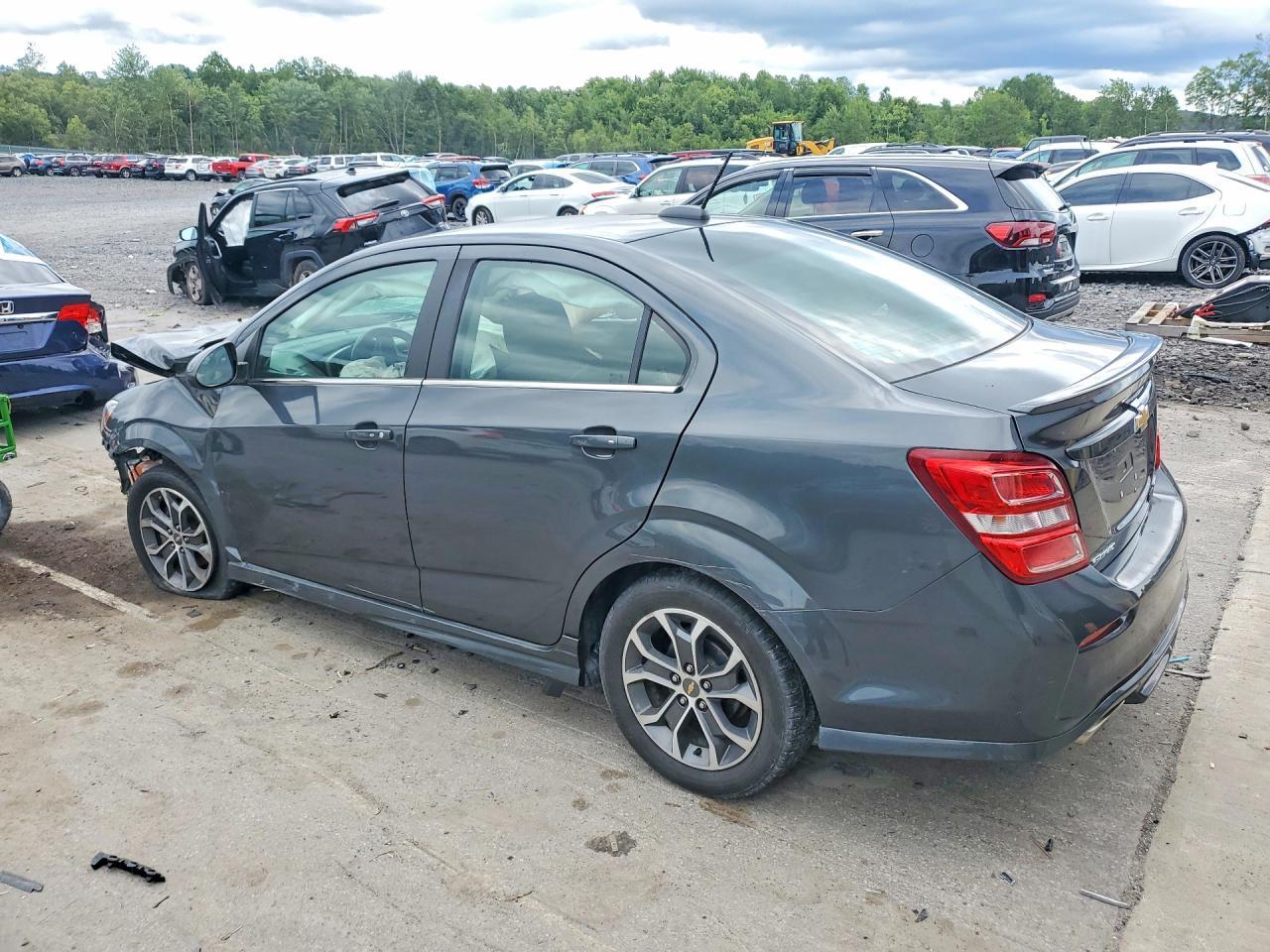 2017 Chevrolet Sonic Lt - zdjęcie 2
