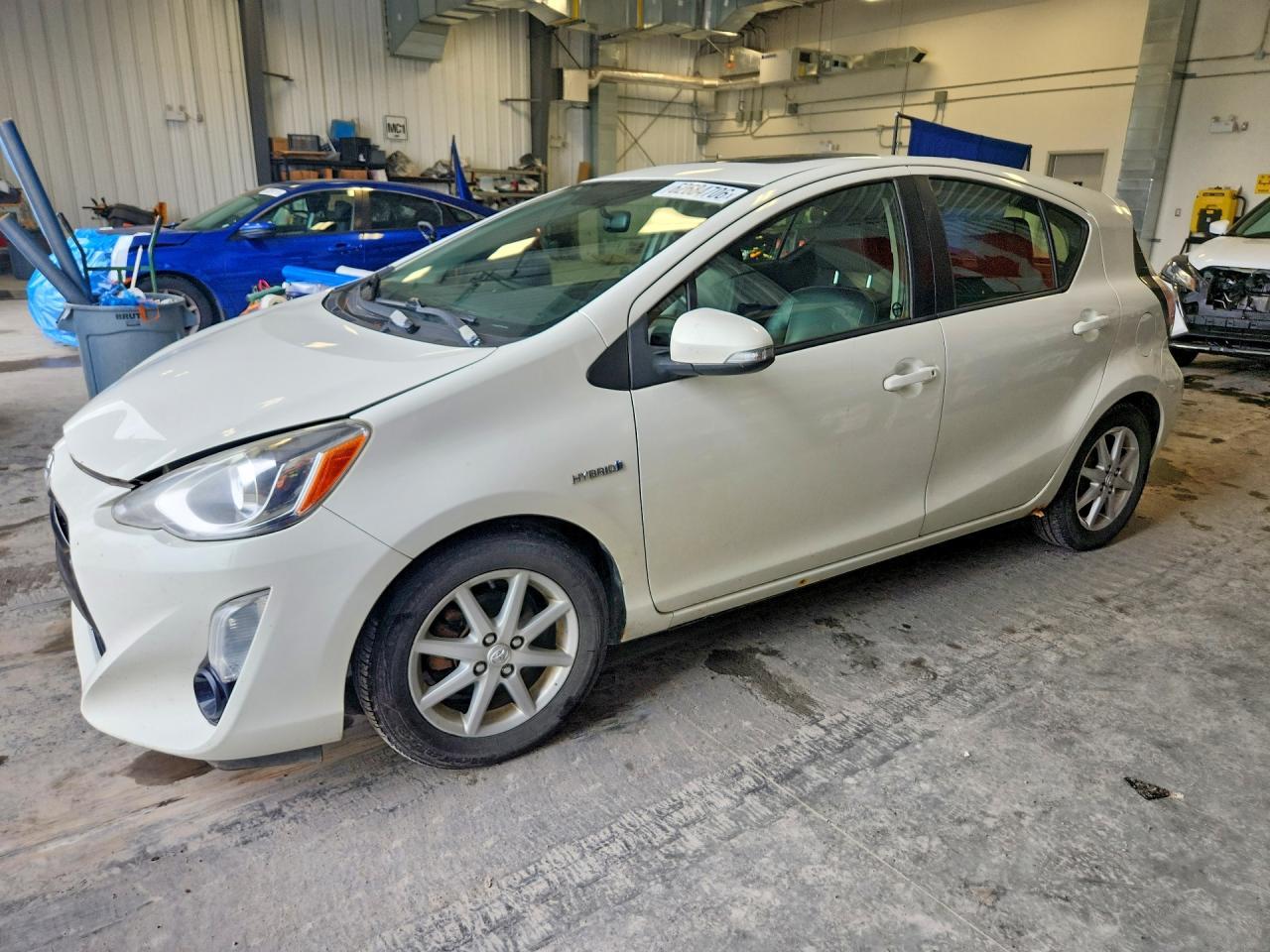 2015 Toyota Prius C One - zdjęcie główne
