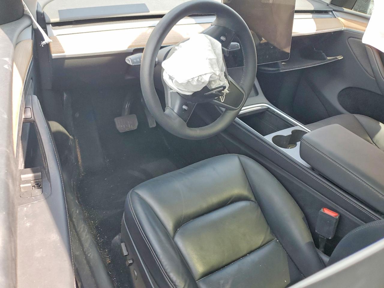 2024 Tesla Model Y - zdjęcie 8