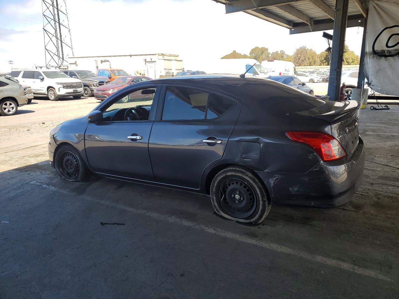 2015 Nissan Versa 1.6 Sv - zdjęcie 2