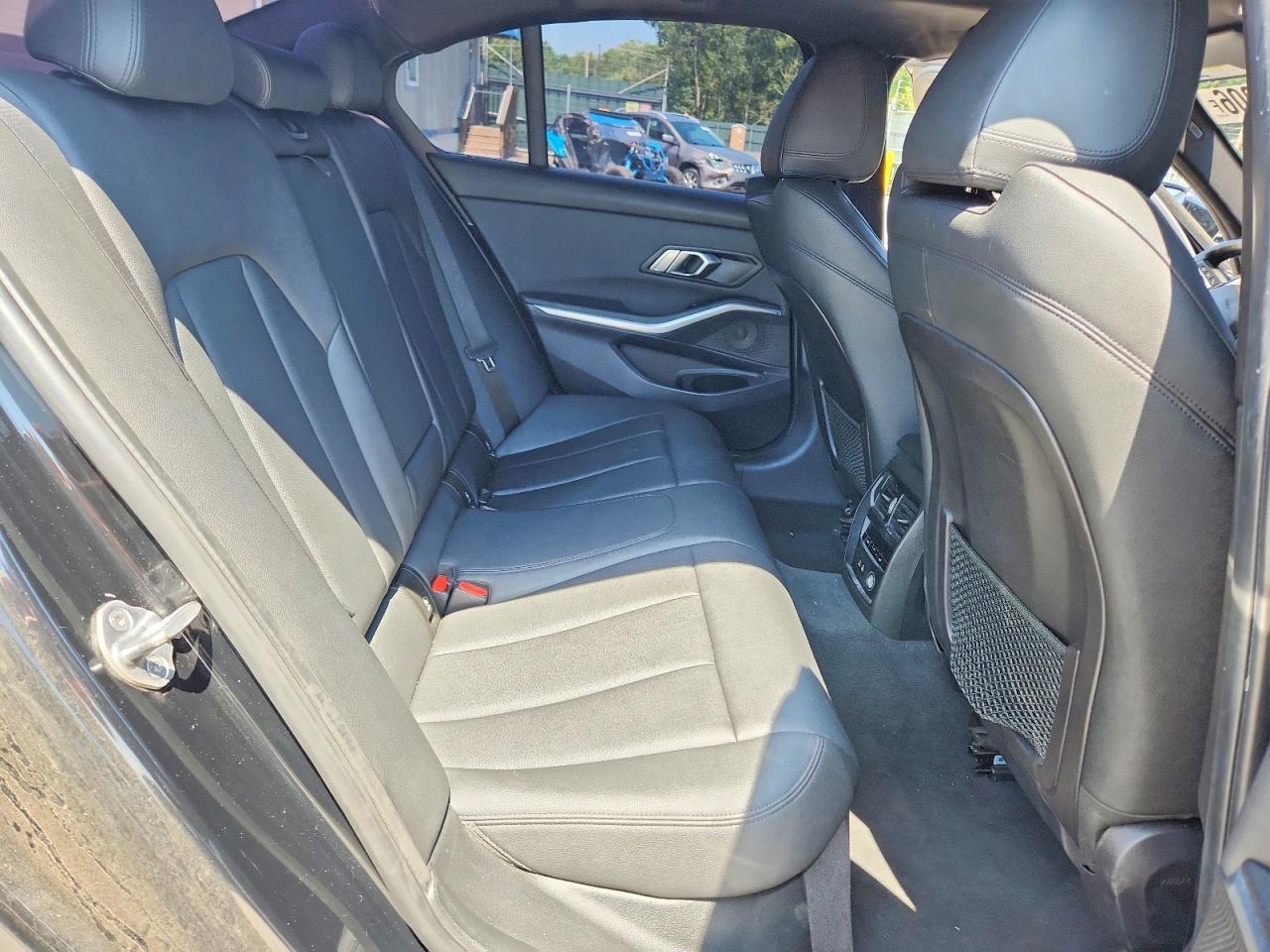 2020 BMW 330I - zdjęcie 10