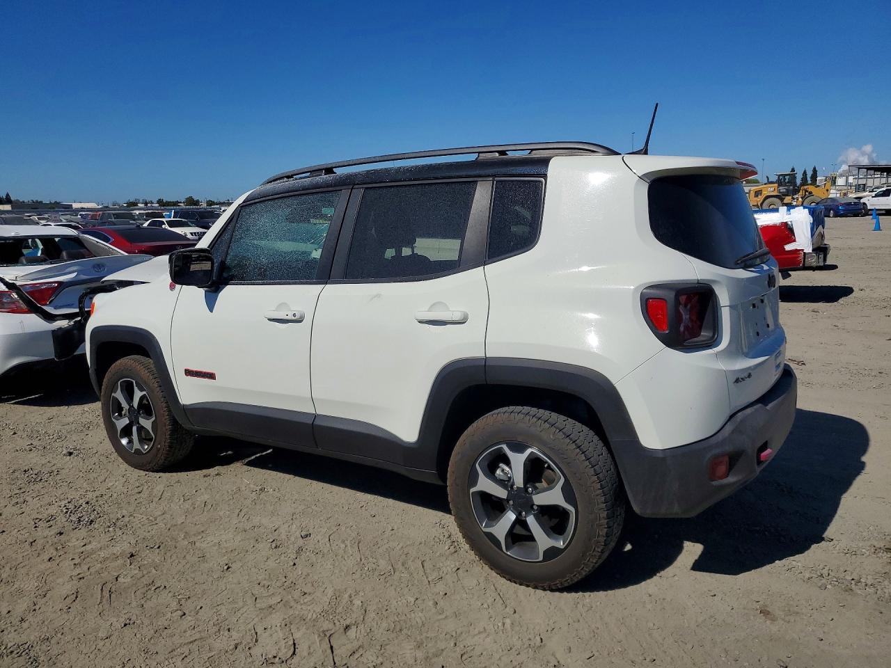 2020 Jeep Renegade Trailhawk - zdjęcie 2