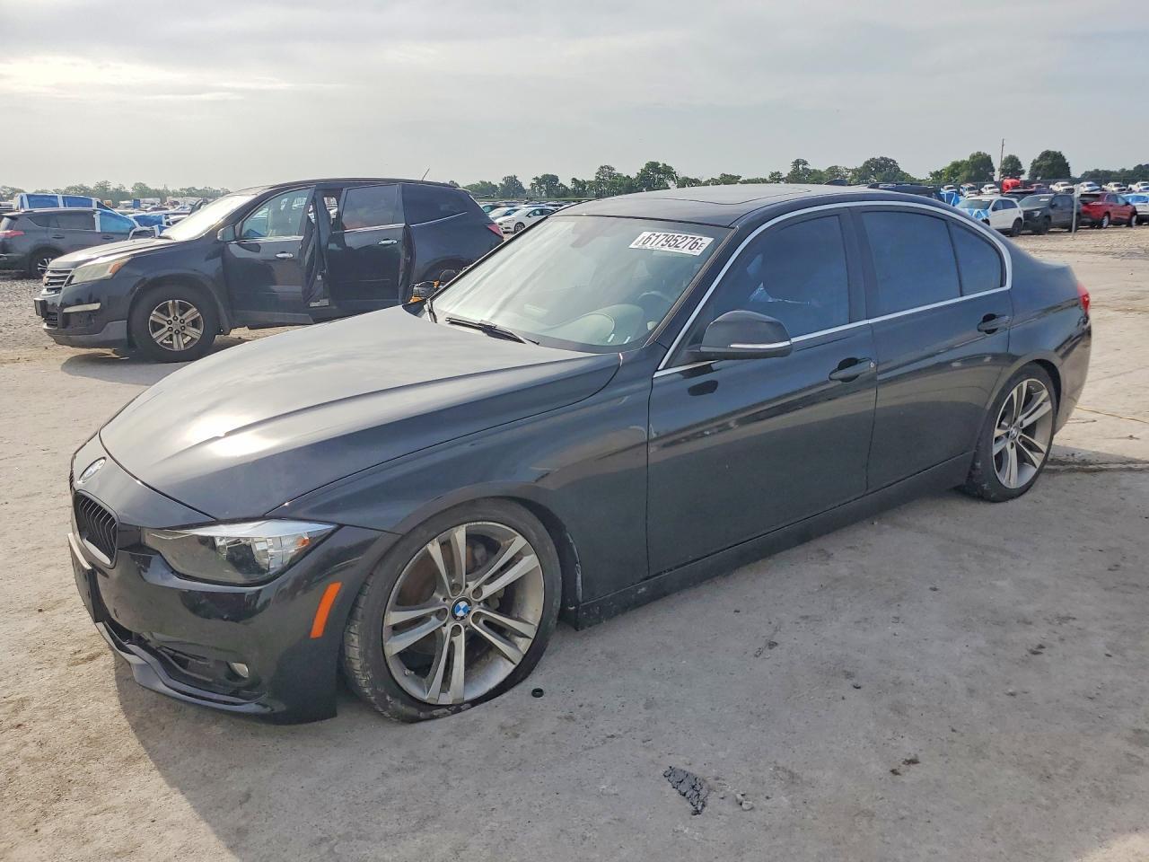 2017 BMW Seria 3 330i - zdjęcie główne