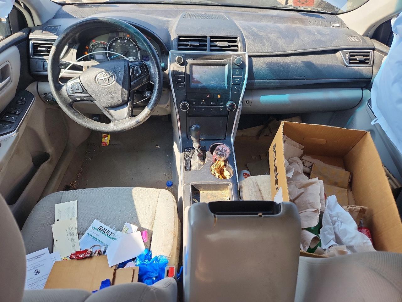 2015 Toyota Camry Le - zdjęcie 8