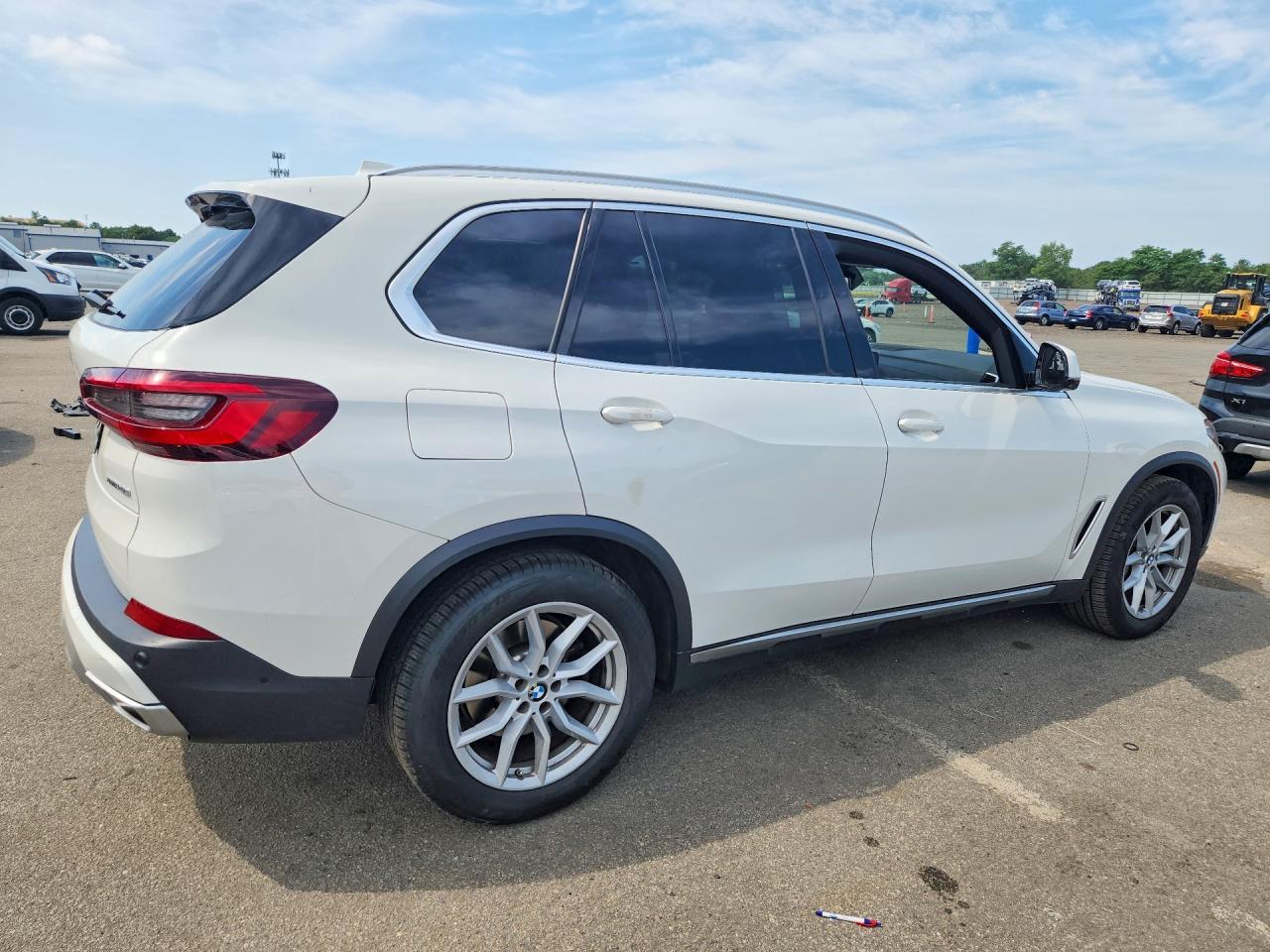 2023 BMW X5 xDrive40I - zdjęcie 3
