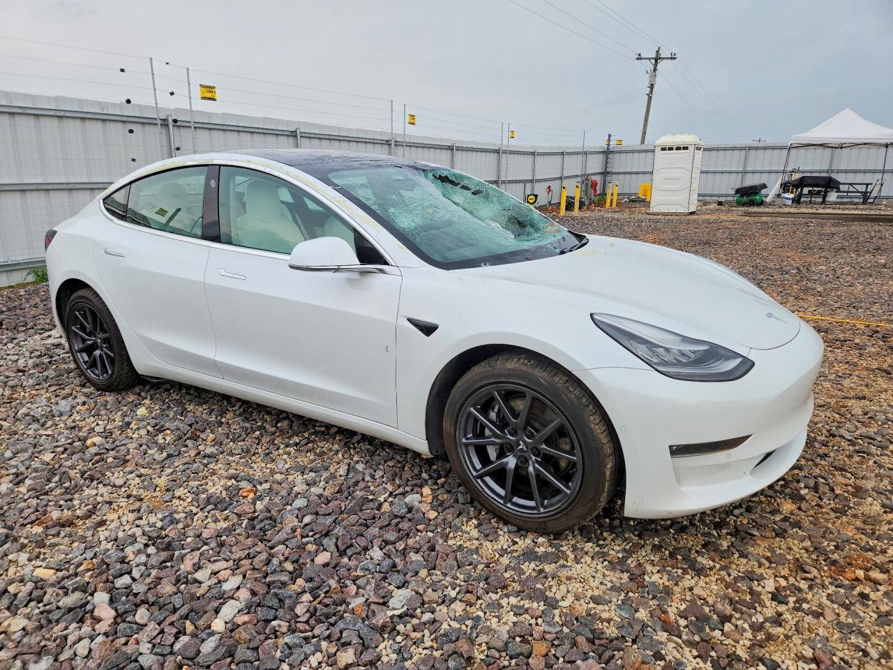 2020 Tesla Model 3 - zdjęcie 4