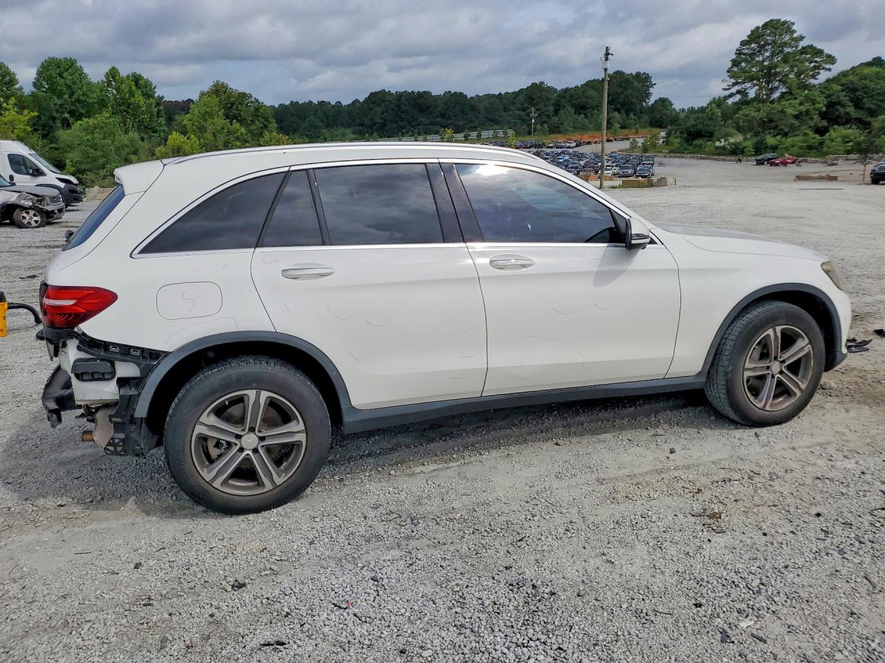 2017 Mercedes-Benz Glc 300 - zdjęcie 3