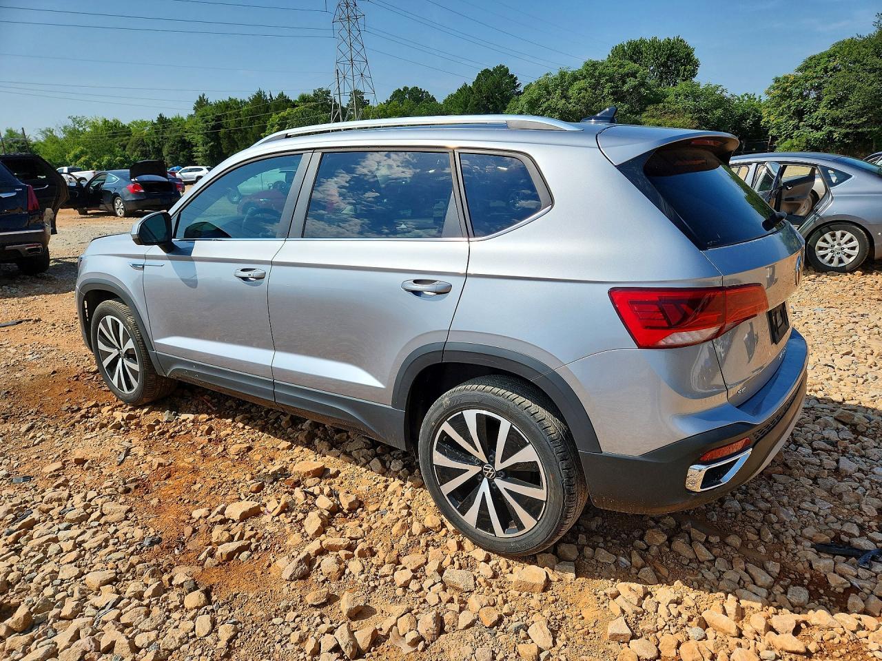 2022 Volkswagen Taos Se Iq Drive - zdjęcie 2