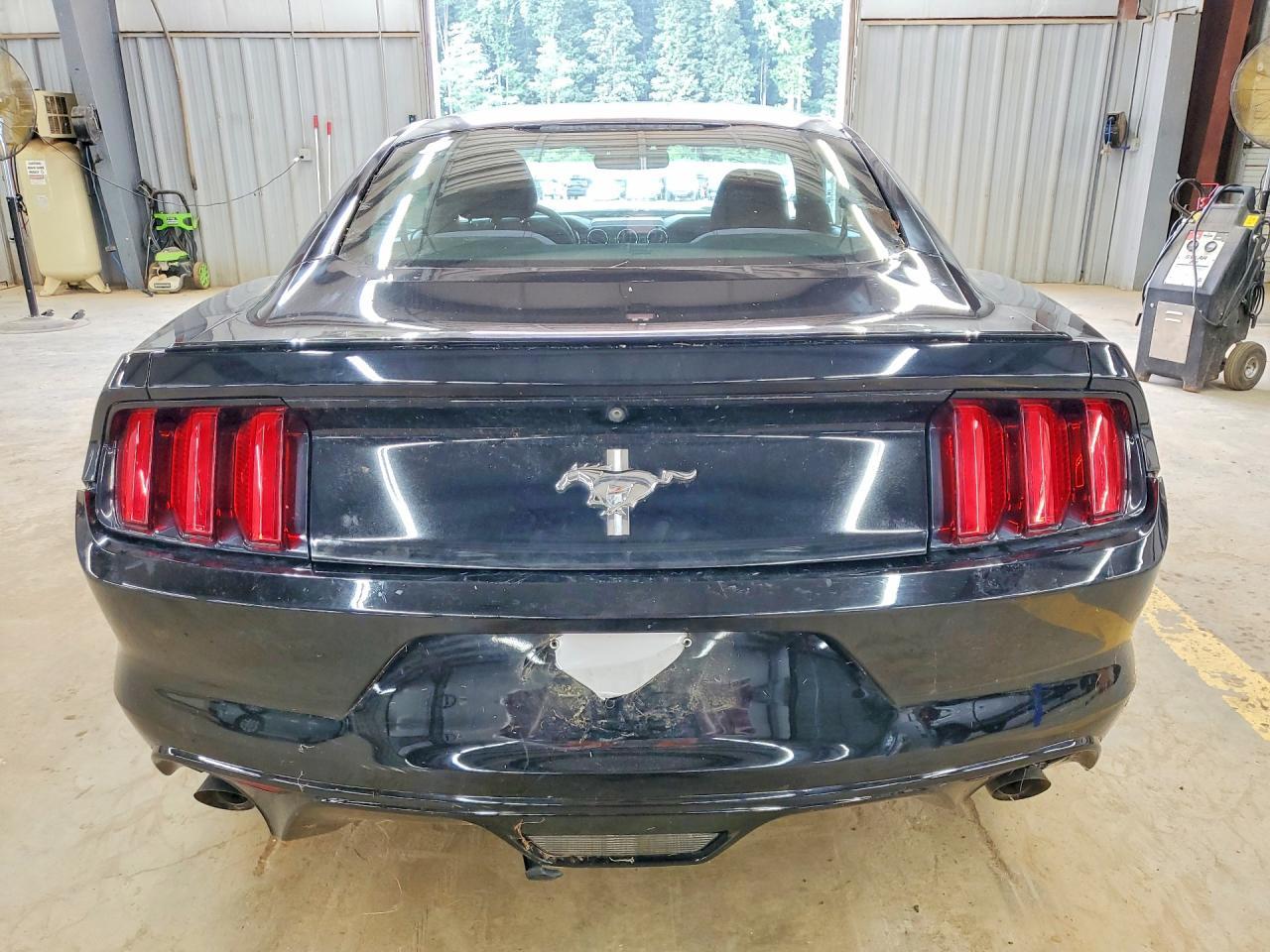 2015 Ford Mustang - zdjęcie 6