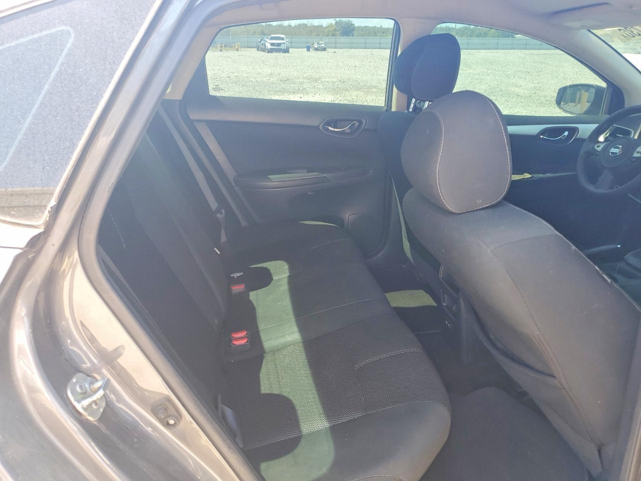 2018 Nissan Sentra S - zdjęcie 10