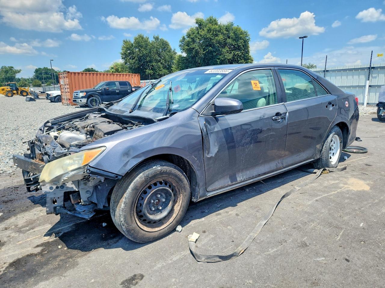 2013 Toyota Camry Le - zdjęcie główne