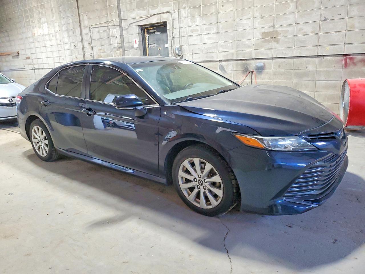 2018 Toyota Camry Le - zdjęcie 4