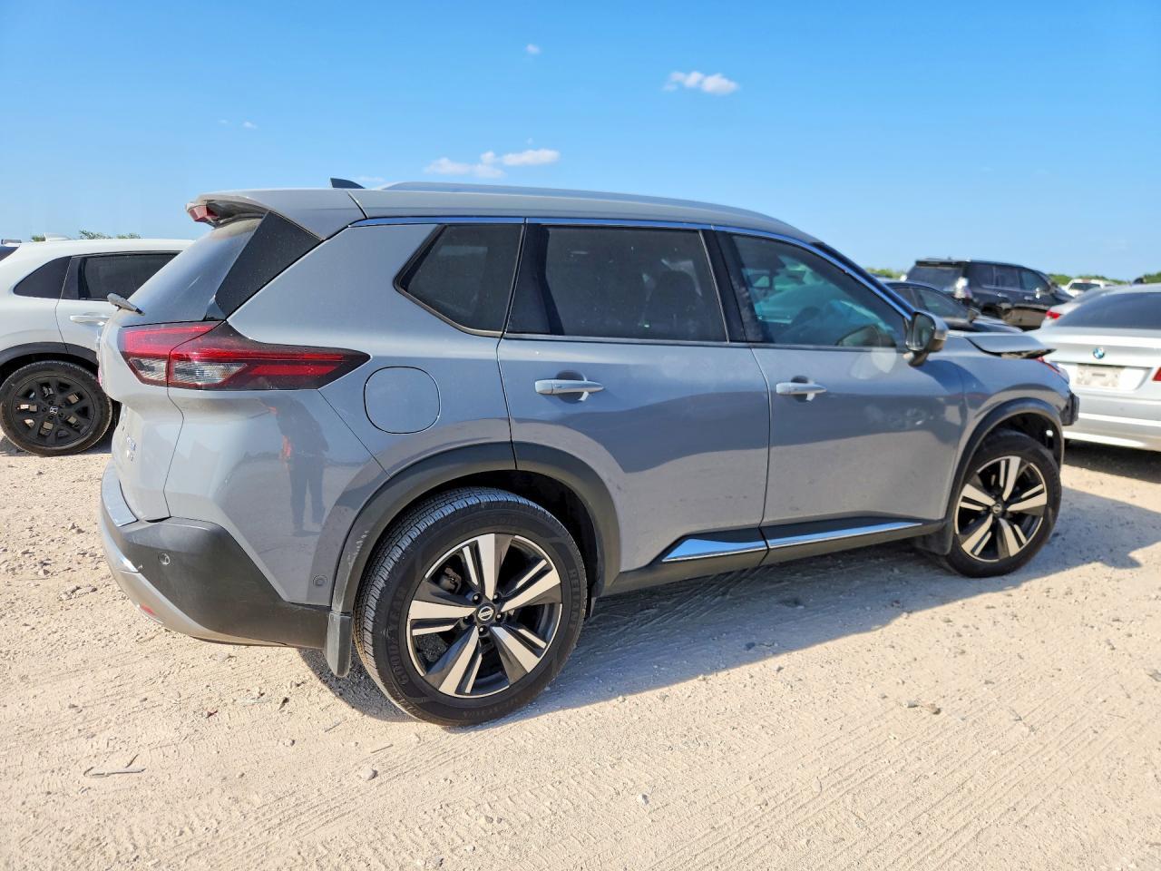 2021 Nissan Rogue Platinum - zdjęcie 3