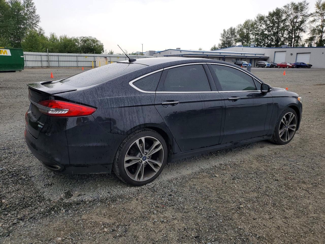 2017 Ford Fusion Titanium - zdjęcie 3