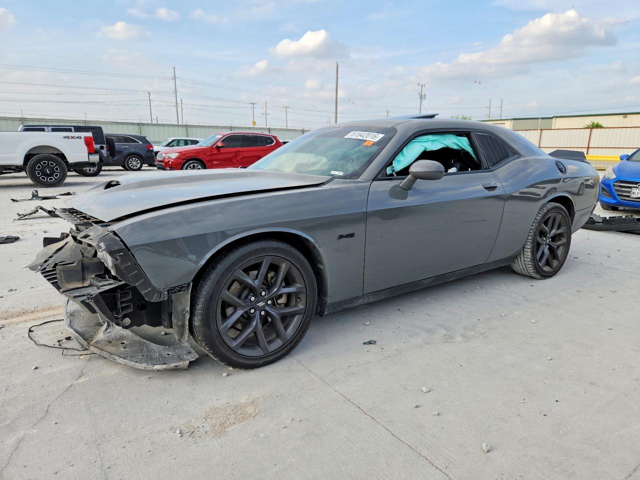 2023 Dodge Challenger R/T - zdjęcie główne