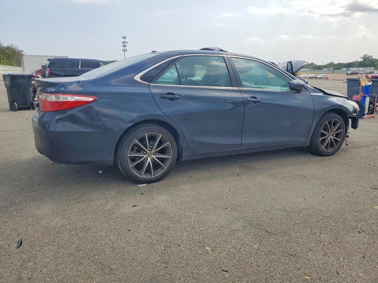 2015 Toyota Camry Xse - zdjęcie 3