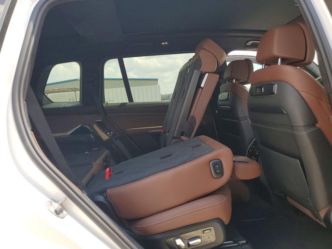 2024 BMW X7 xDrive40I - zdjęcie 11