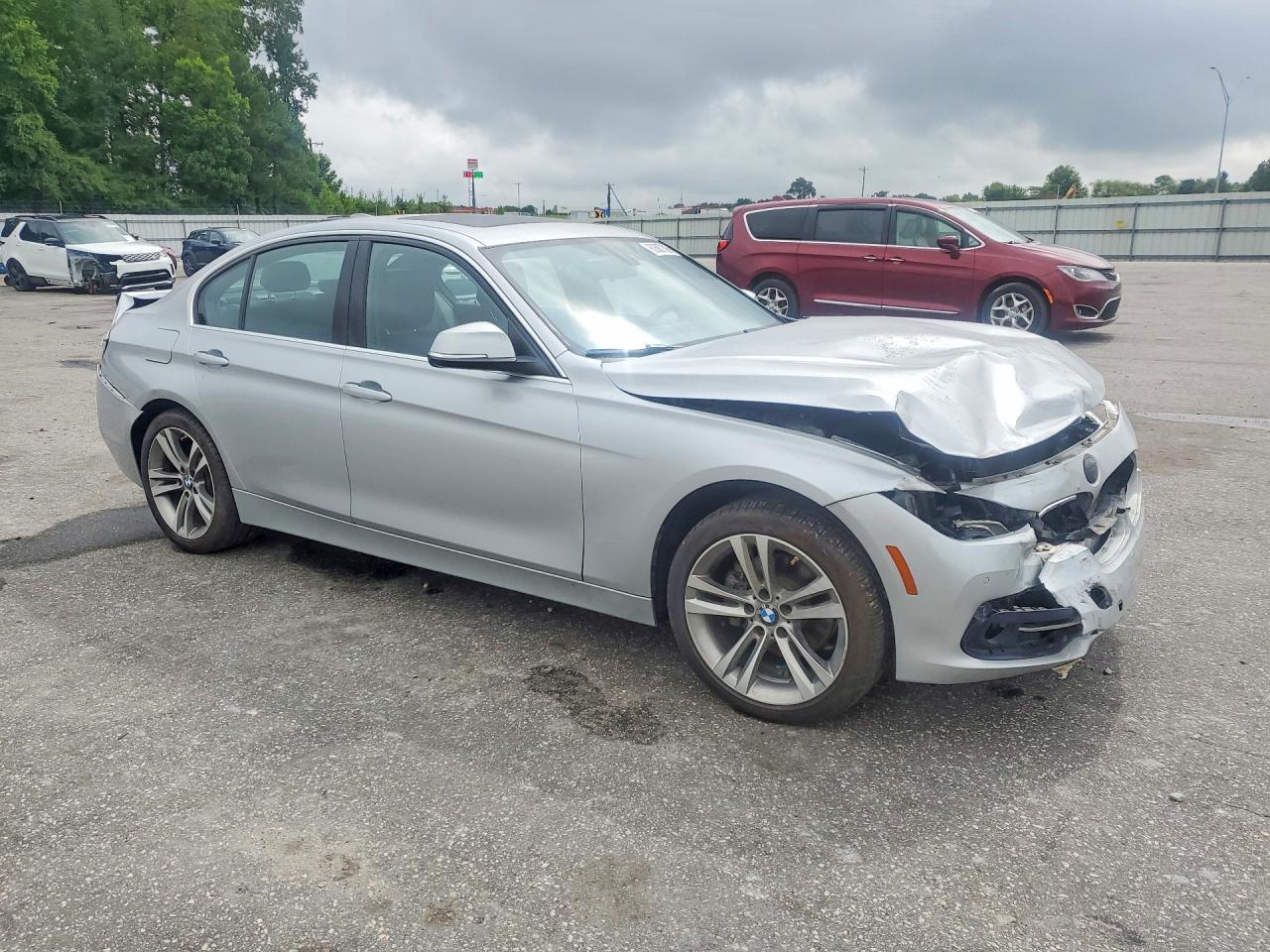 2017 BMW 330 I - zdjęcie 4