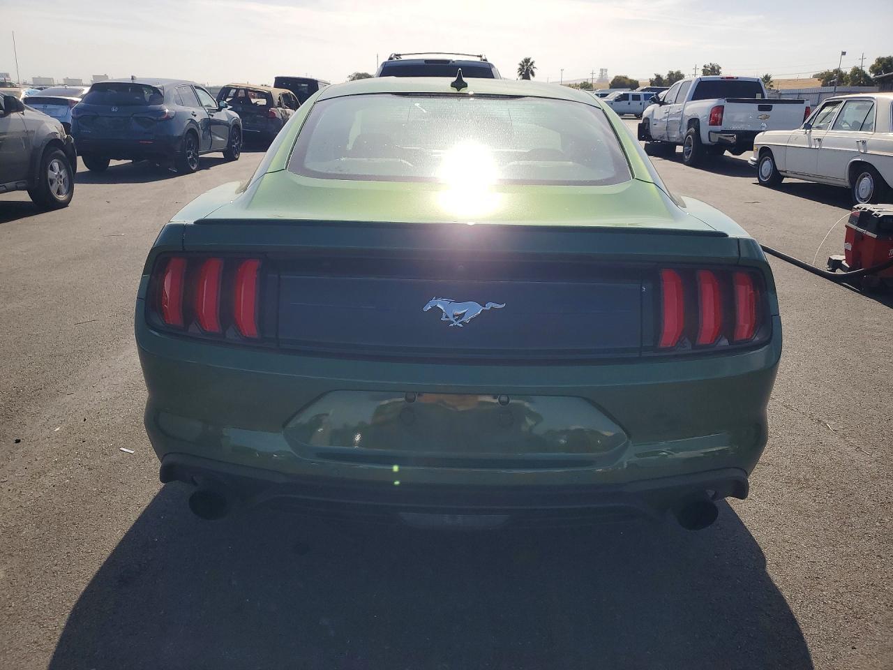 2022 Ford Mustang - zdjęcie 6