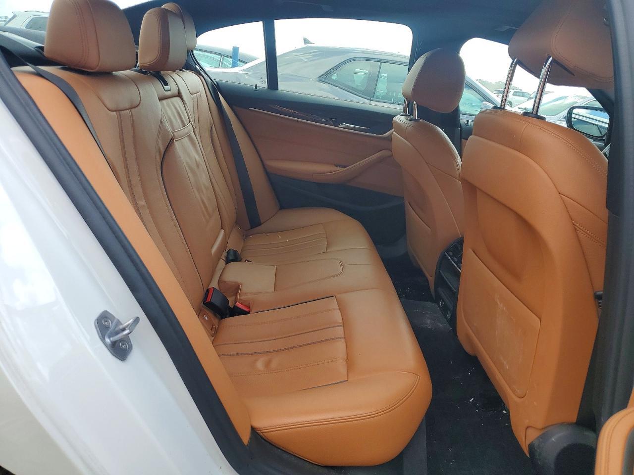 2019 BMW 530E - zdjęcie 10