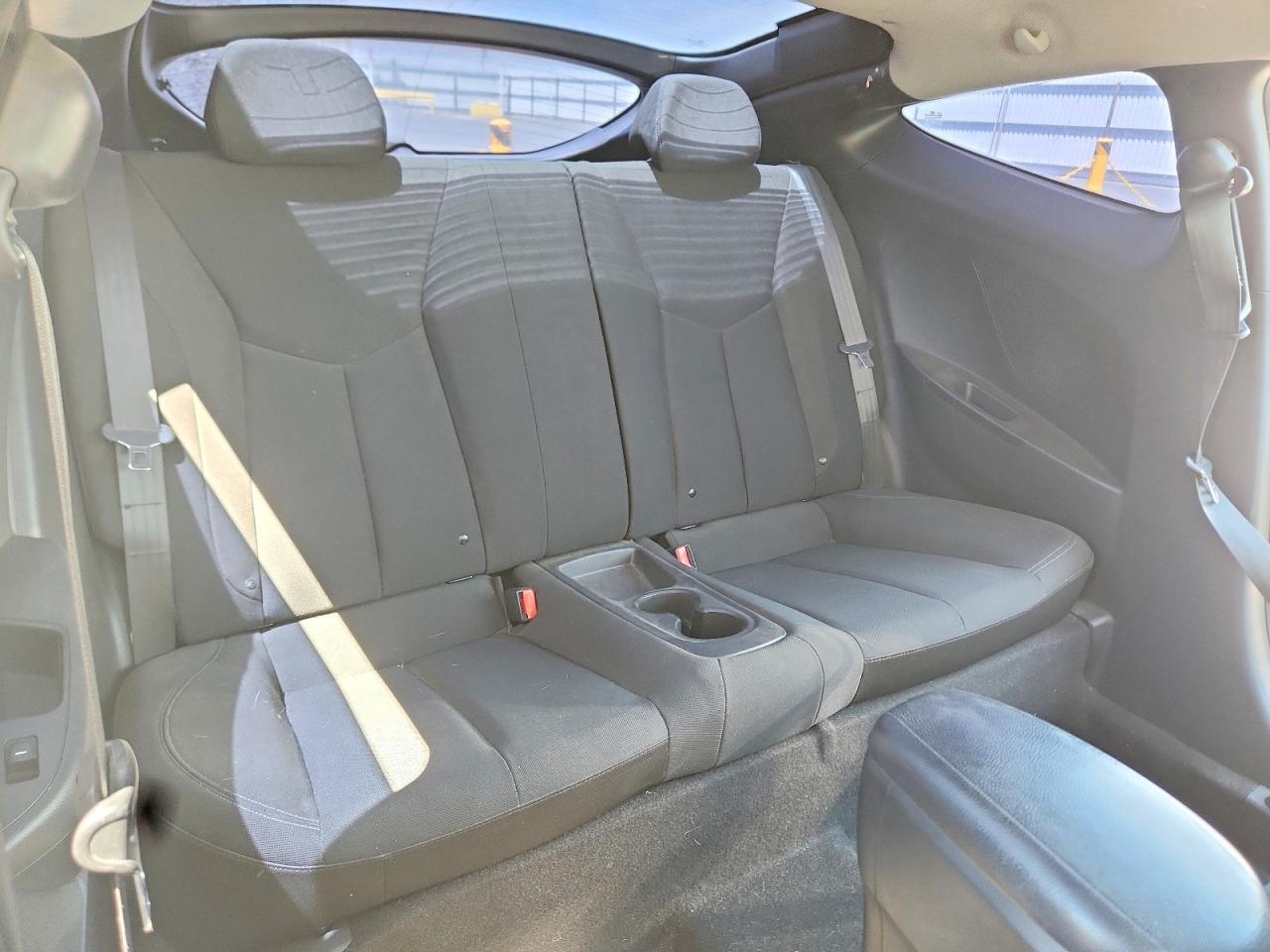 2016 Hyundai Veloster Base - zdjęcie 10