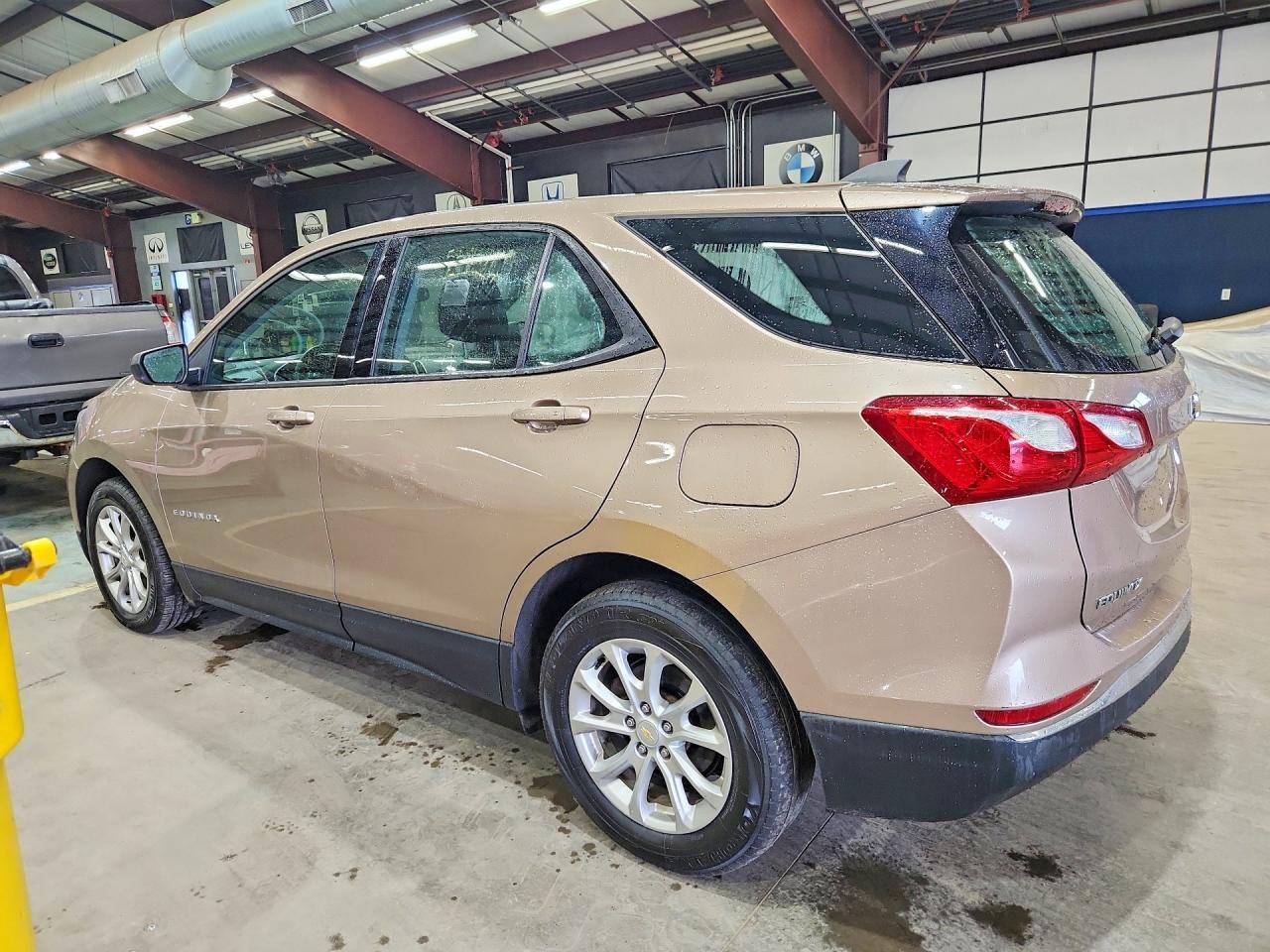 2018 Chevrolet Equinox Ls - zdjęcie 2