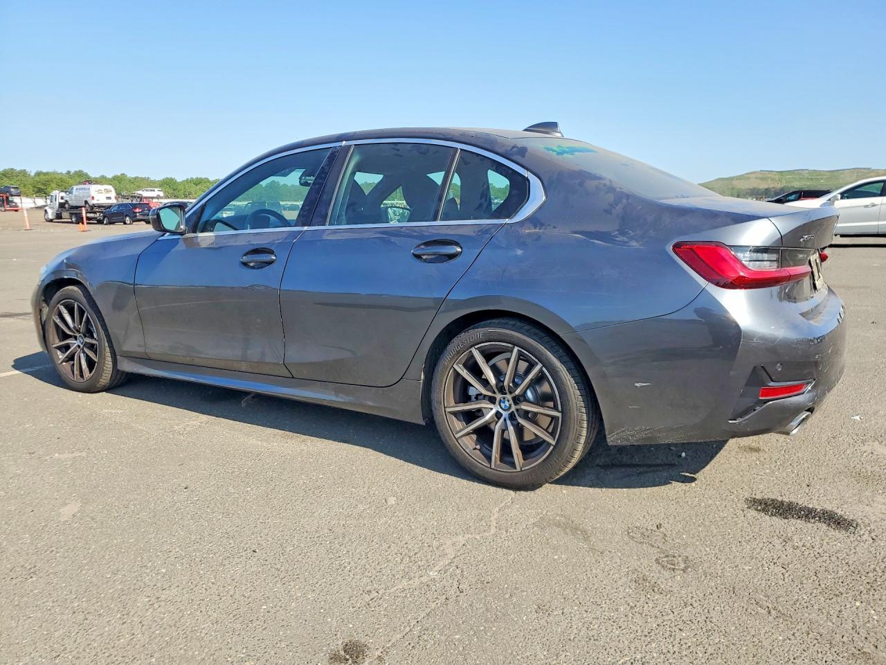 2021 BMW 330Xi - zdjęcie 2