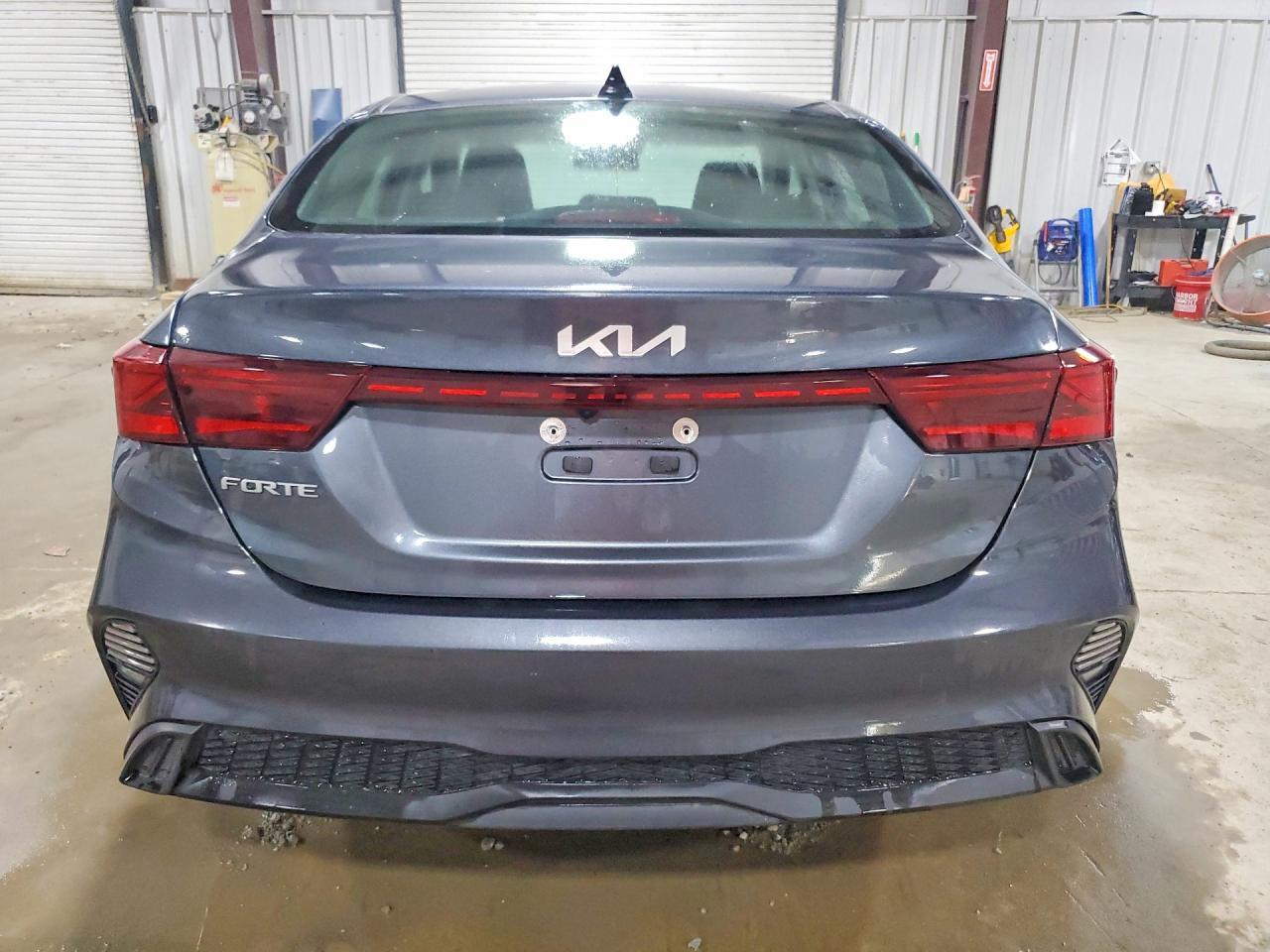 2023 Kia Forte Lxs - zdjęcie 6