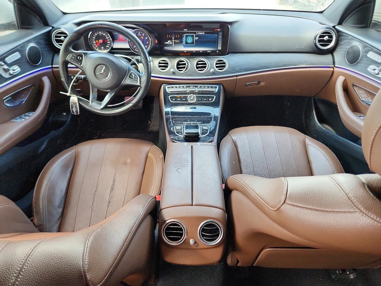 2017 Mercedes-Benz E 300 4Matic - zdjęcie 8