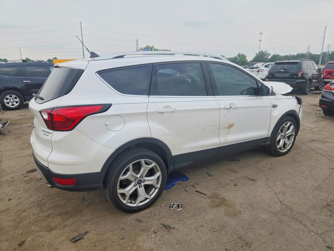 2019 Ford Escape Titanium - zdjęcie 3