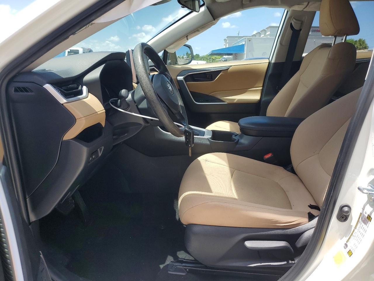 2025 Toyota Rav4 Le - zdjęcie 13