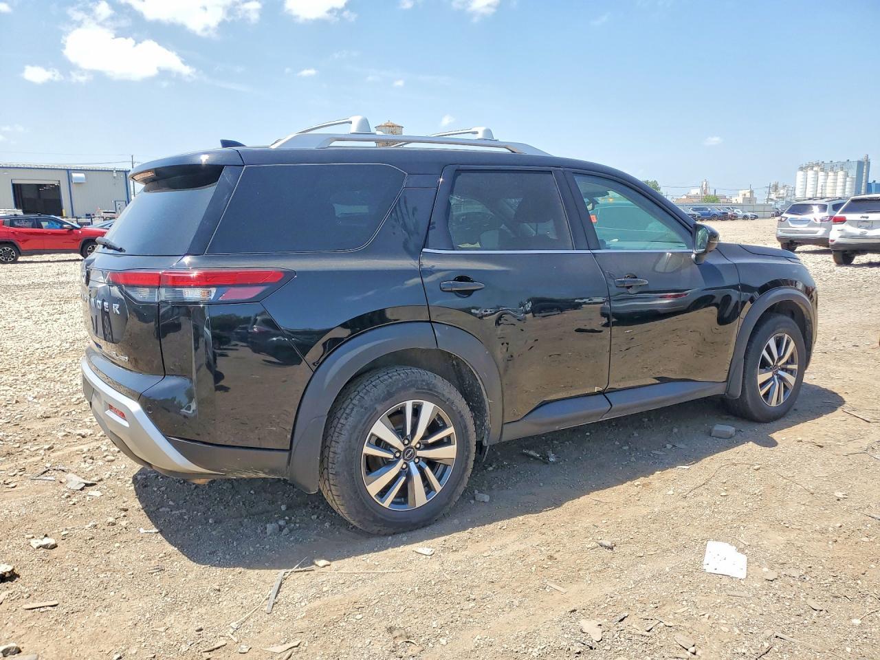 2024 Nissan Pathfinder Sl - zdjęcie 3