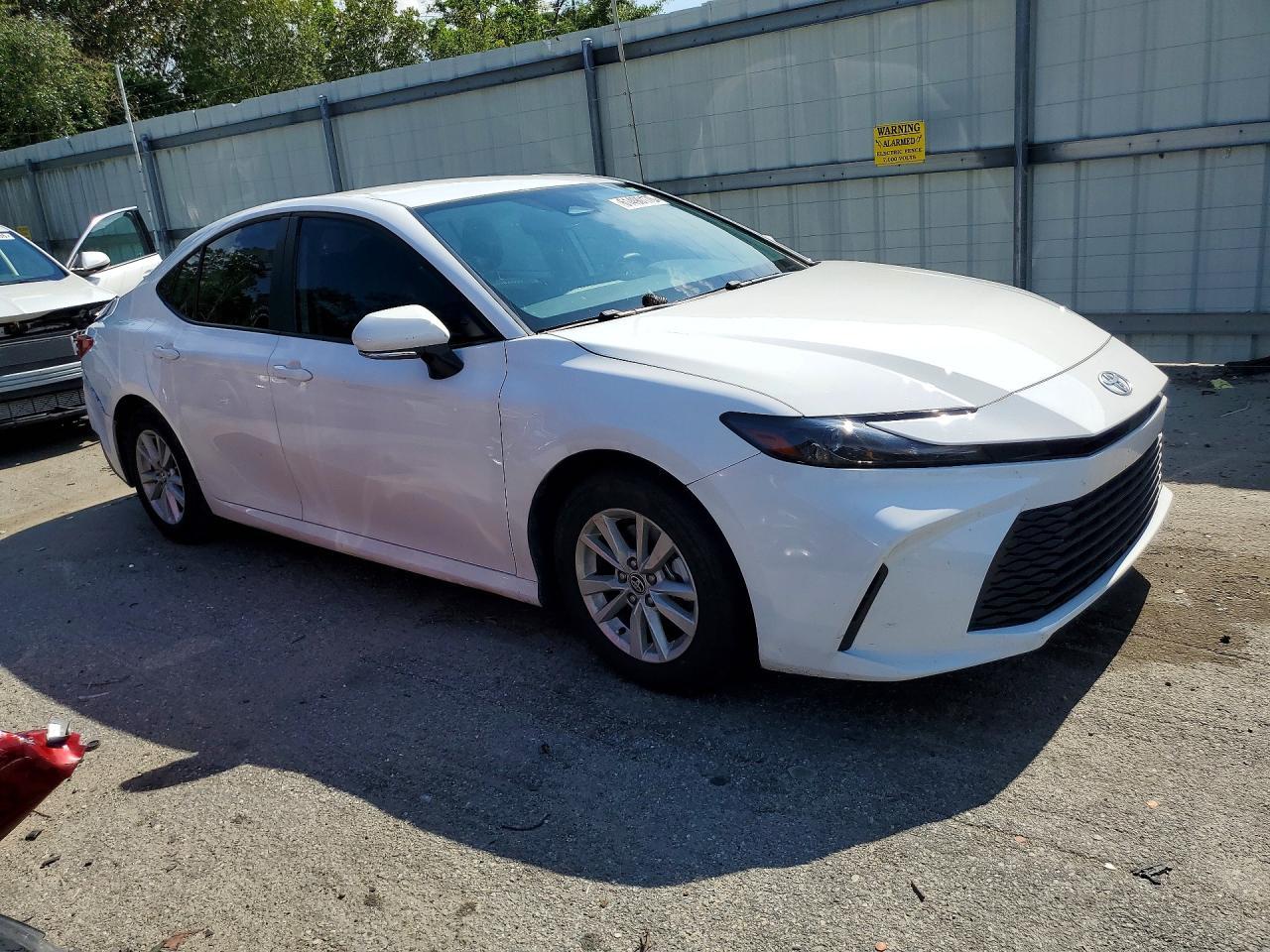 2025 Toyota Camry Le - zdjęcie 4