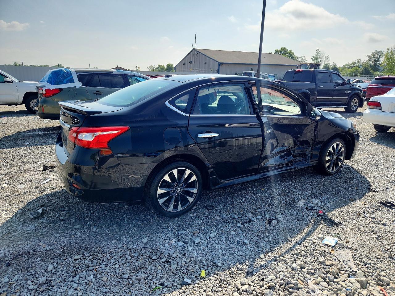 2019 Nissan Sentra Sr - zdjęcie 3