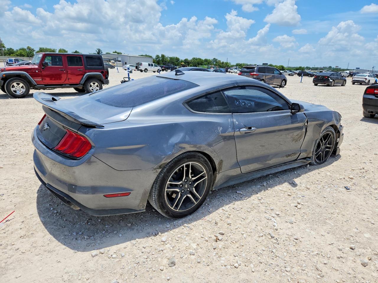 2021 Ford Mustang - zdjęcie 3