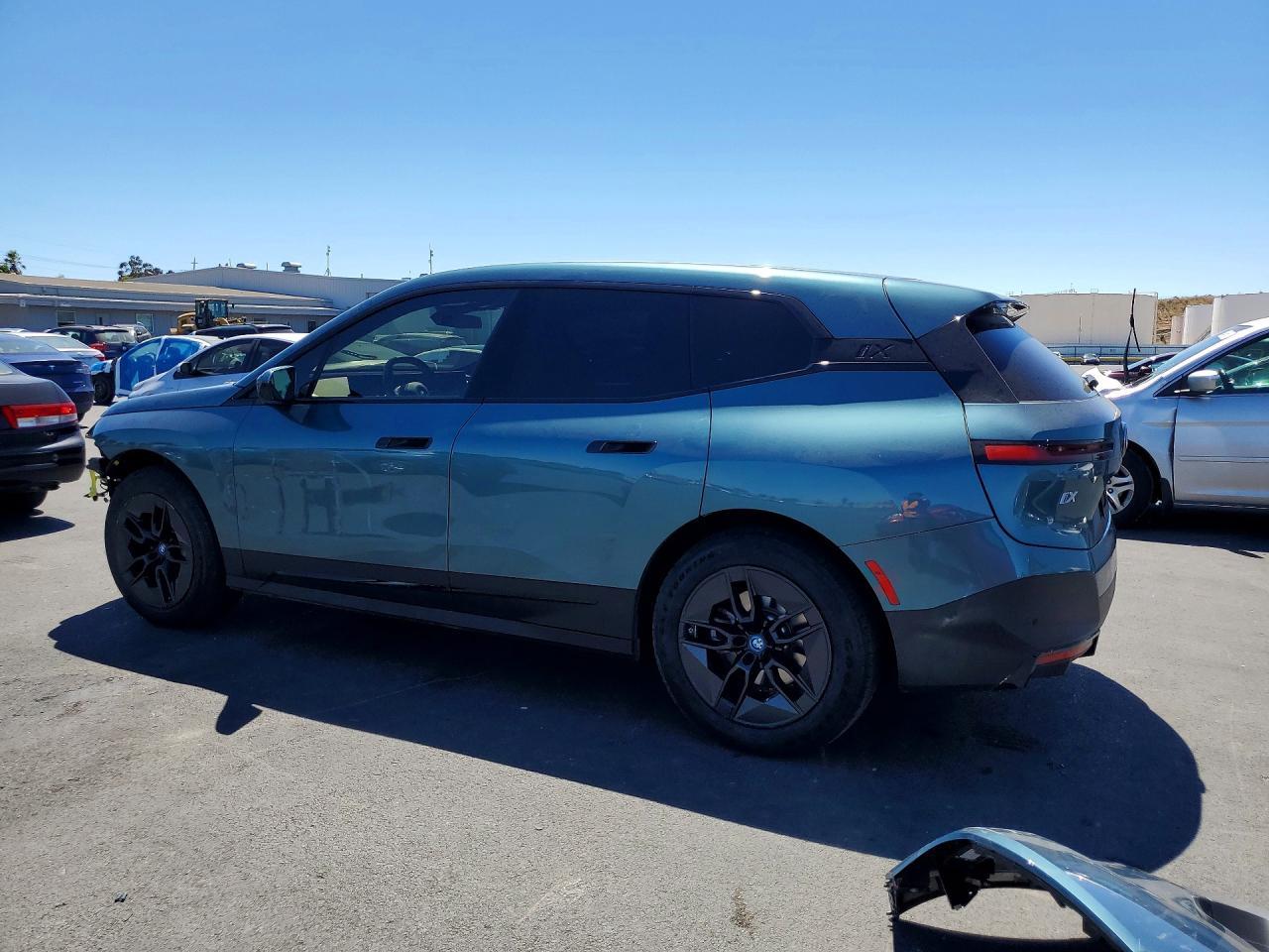 2024 BMW Ix xDrive50 - zdjęcie 2