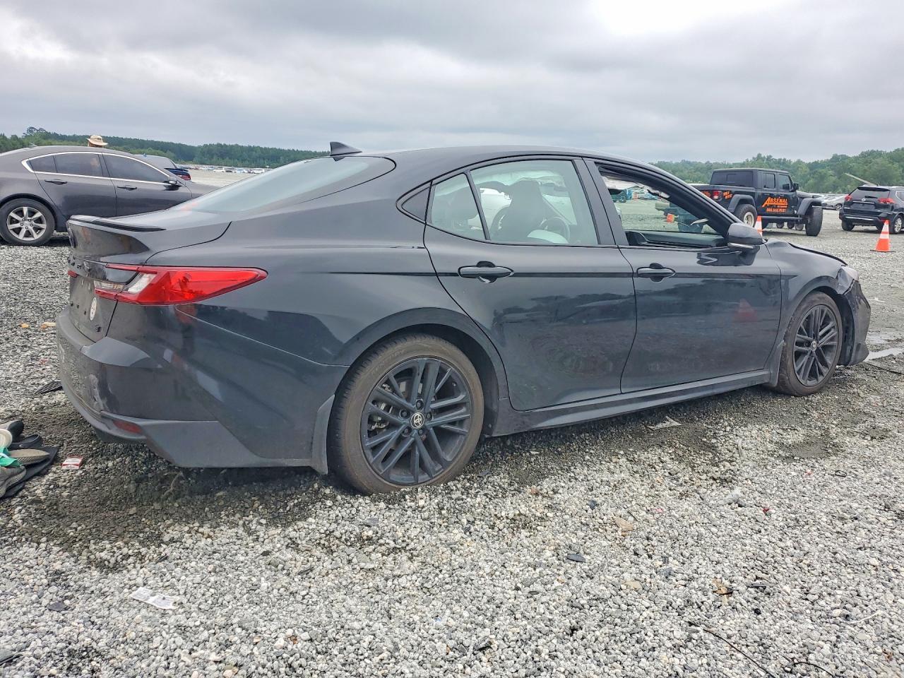 2025 Toyota Camry Se - zdjęcie 3