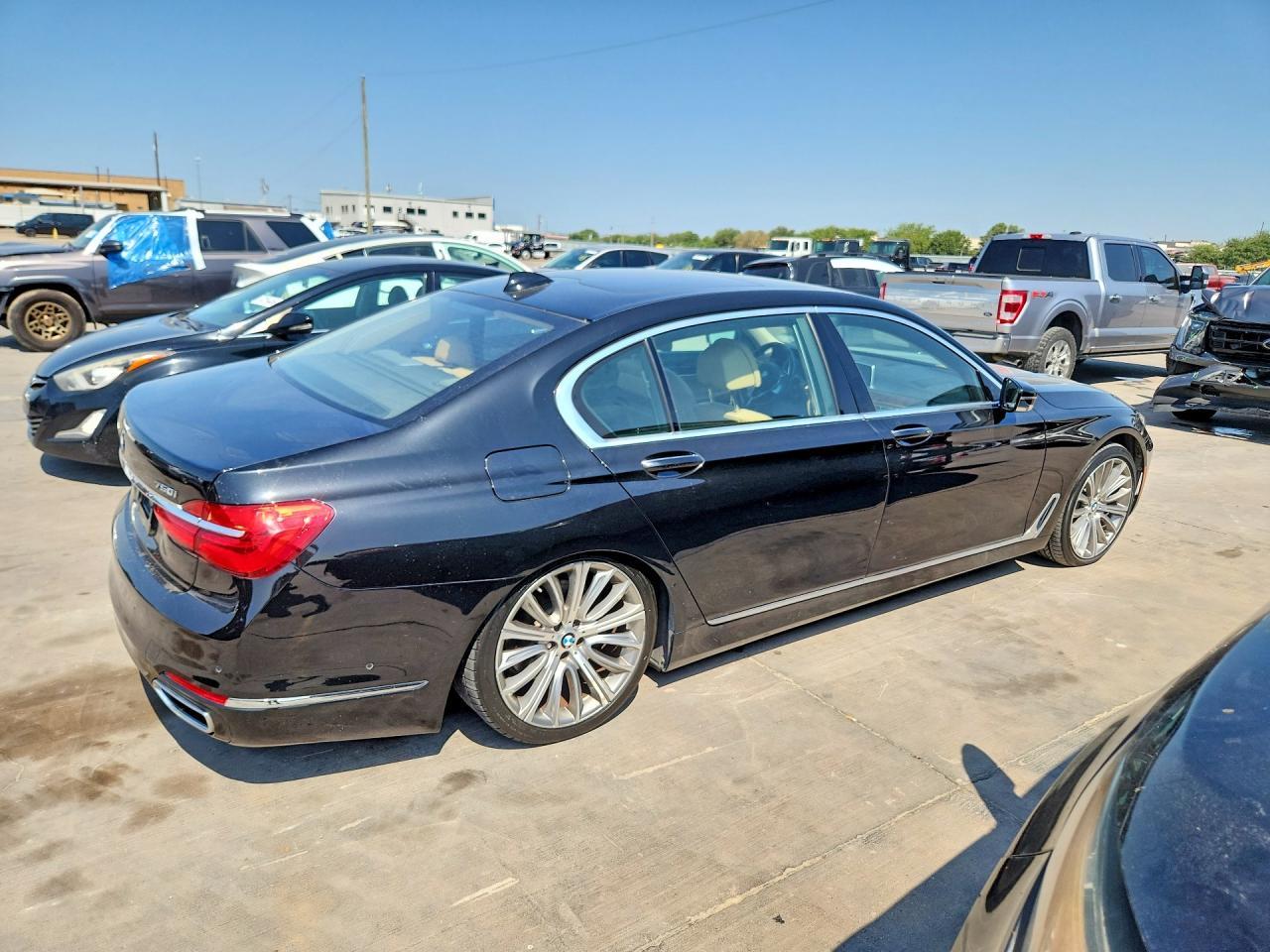 2016 BMW 750 I - zdjęcie 3
