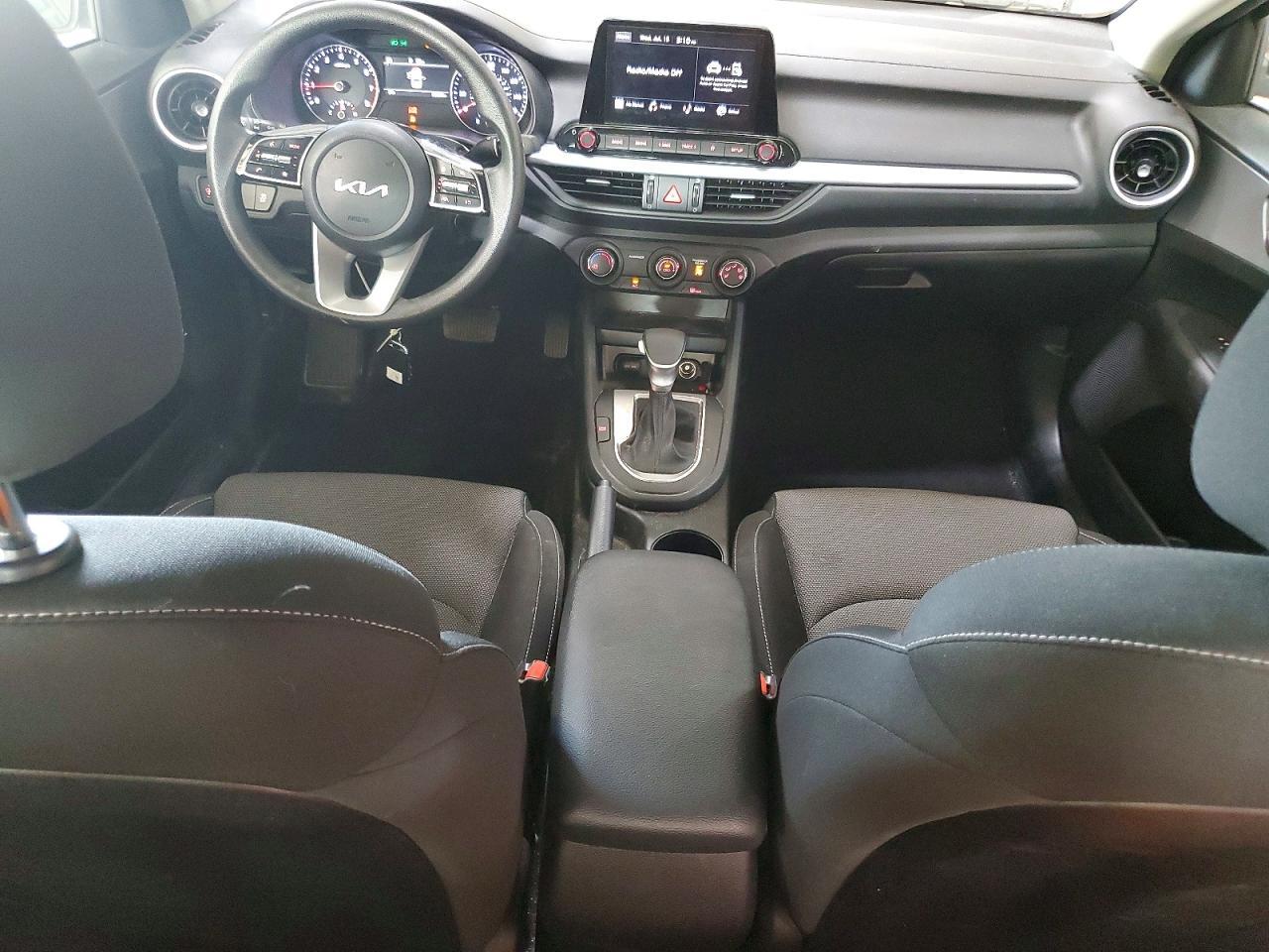 2023 Kia Forte Lxs - zdjęcie 8