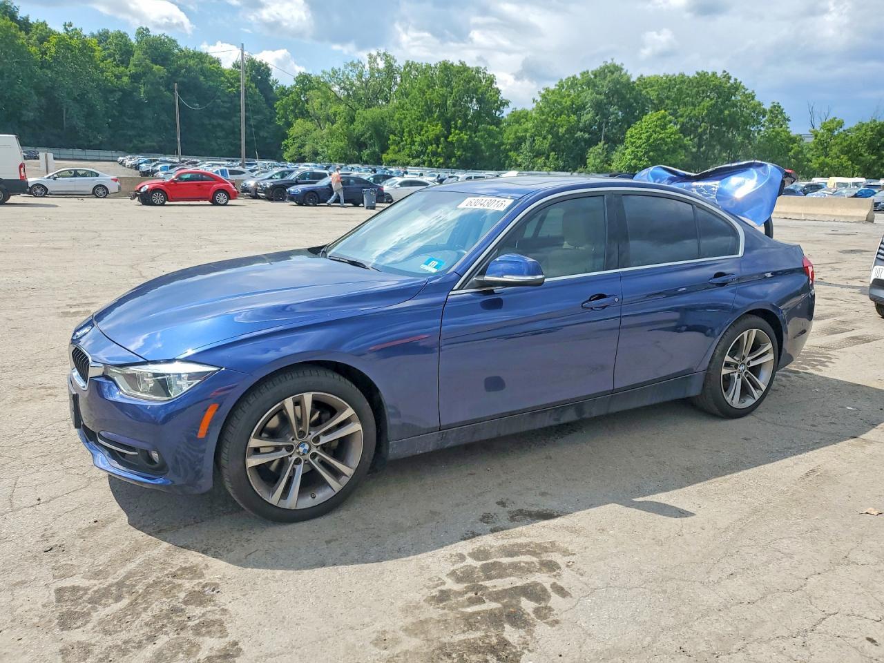 2018 BMW Seria 3 330i - zdjęcie główne
