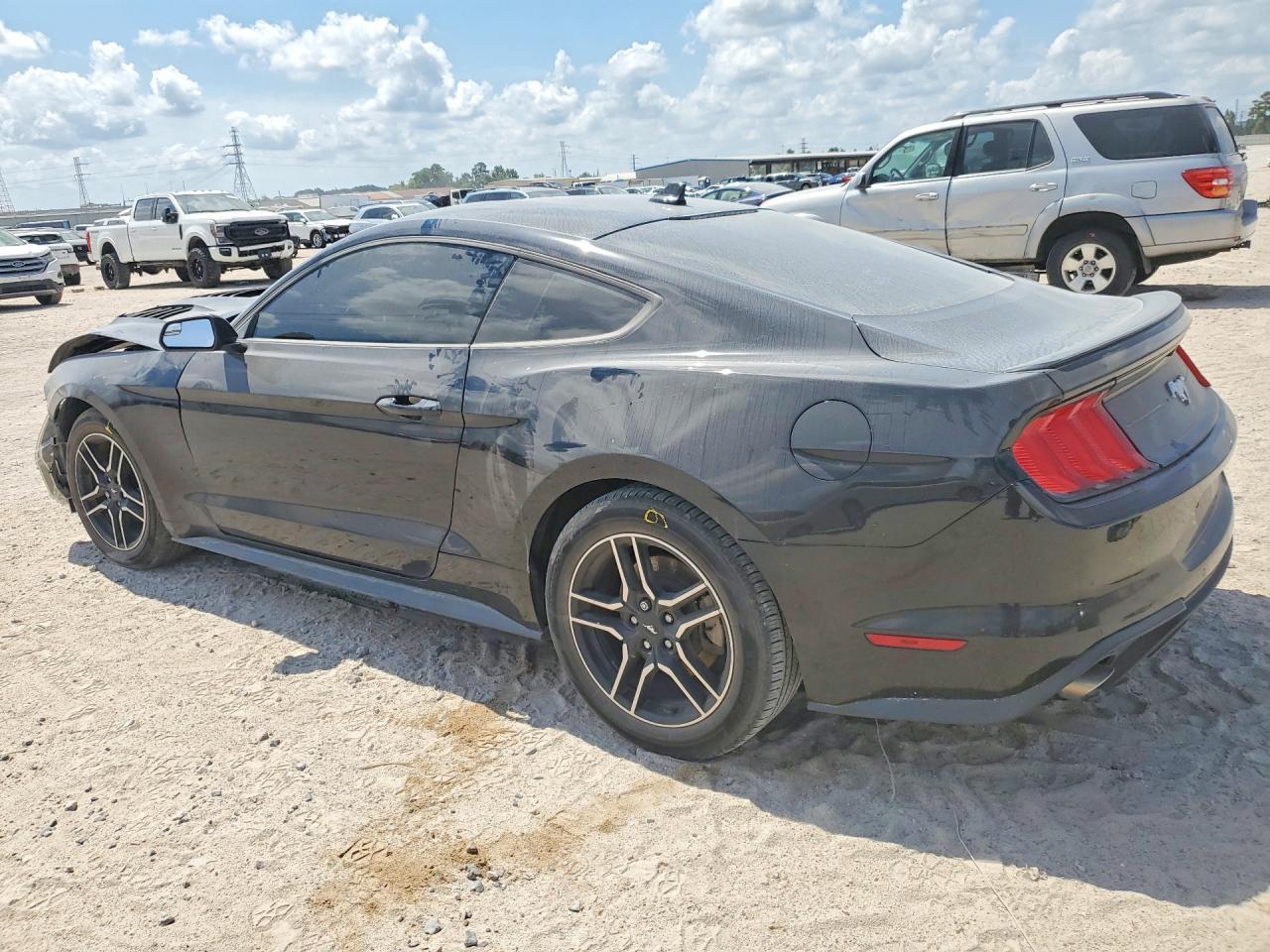 2020 Ford Mustang - zdjęcie 2