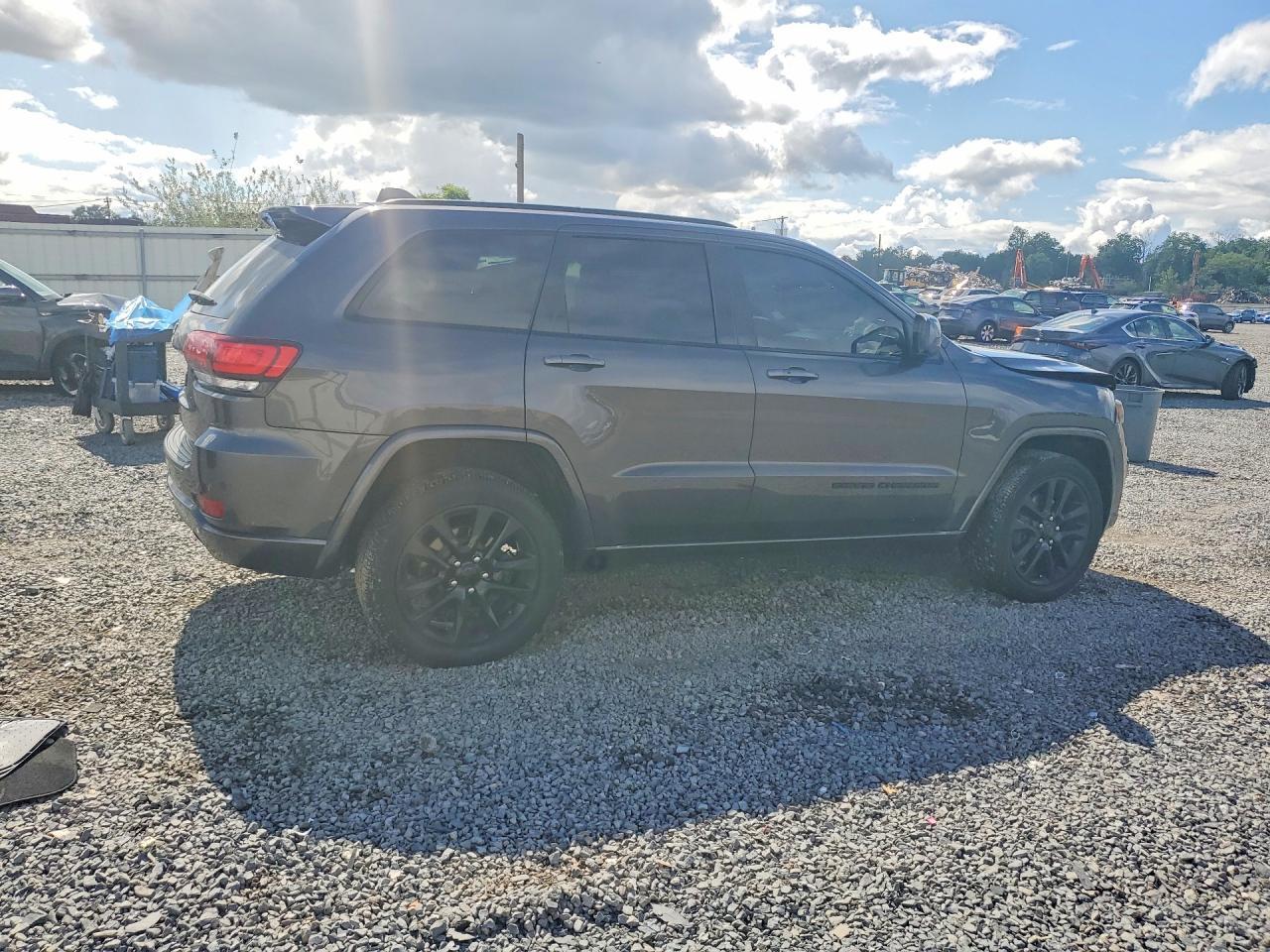 2020 Jeep Grand Cherokee Laredo - zdjęcie 3