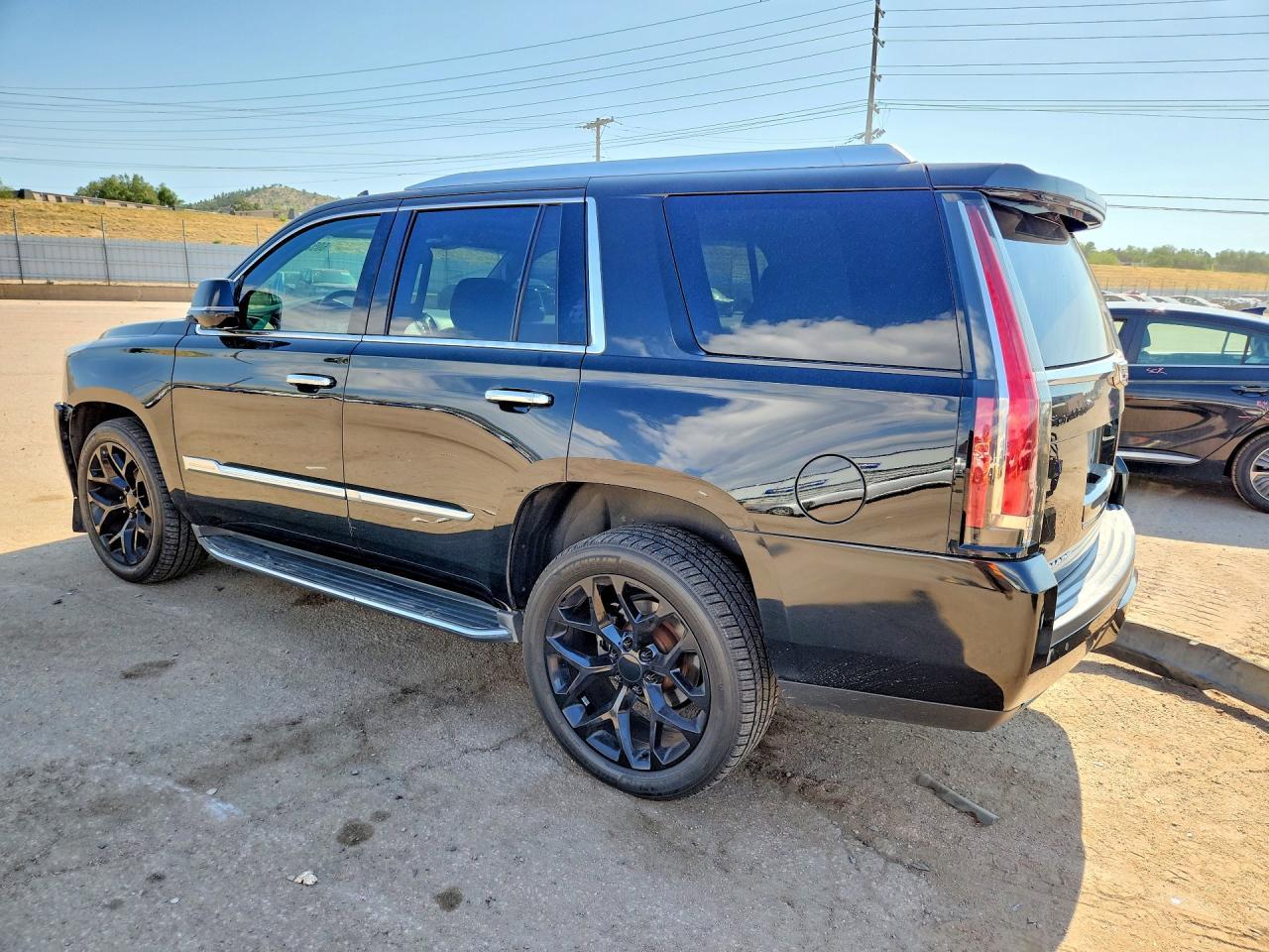 2015 Cadillac Escalade Luxury - zdjęcie 2