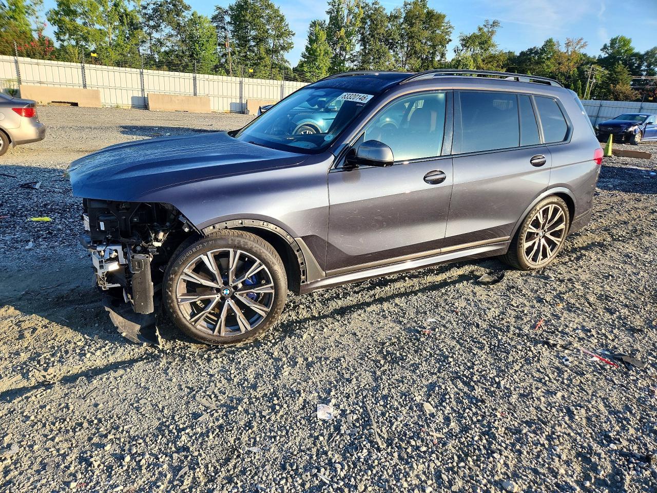 2021 BMW X7 M50I - zdjęcie główne