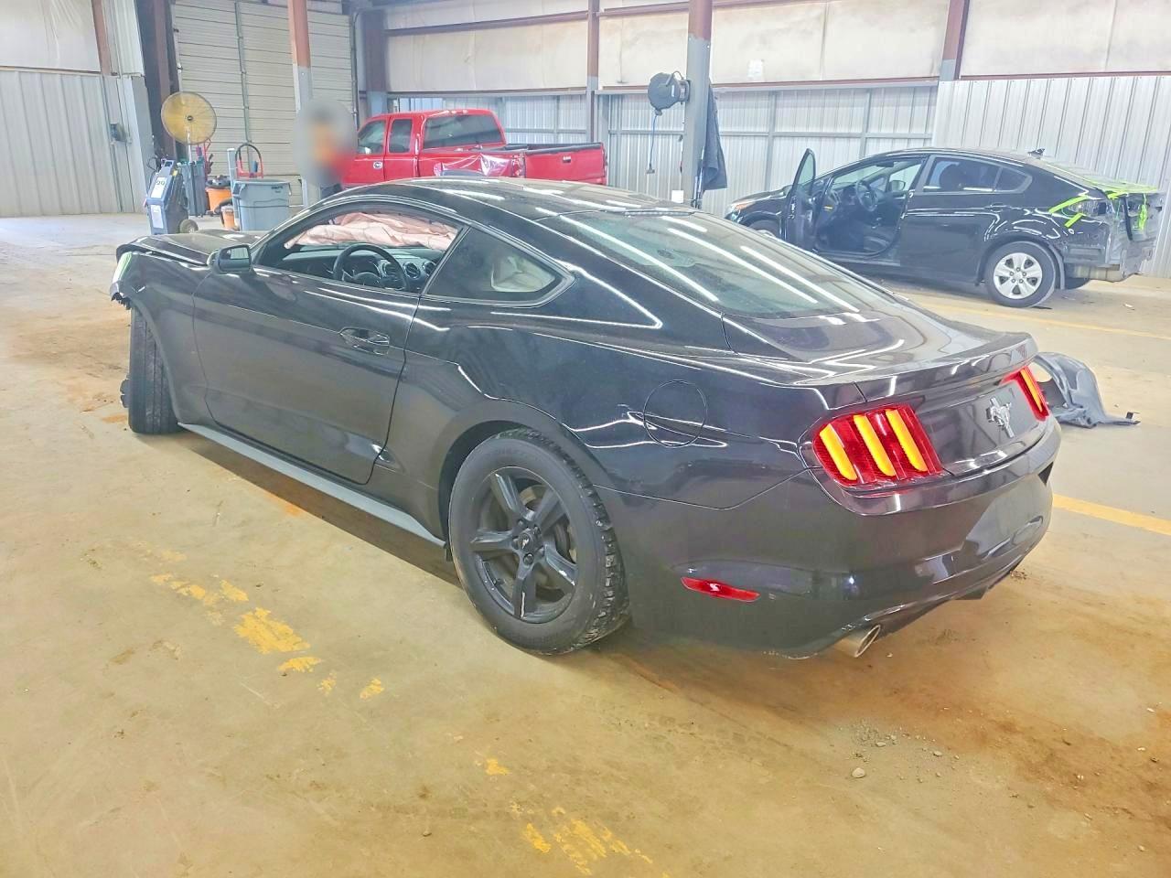 2017 Ford Mustang Base - zdjęcie 2