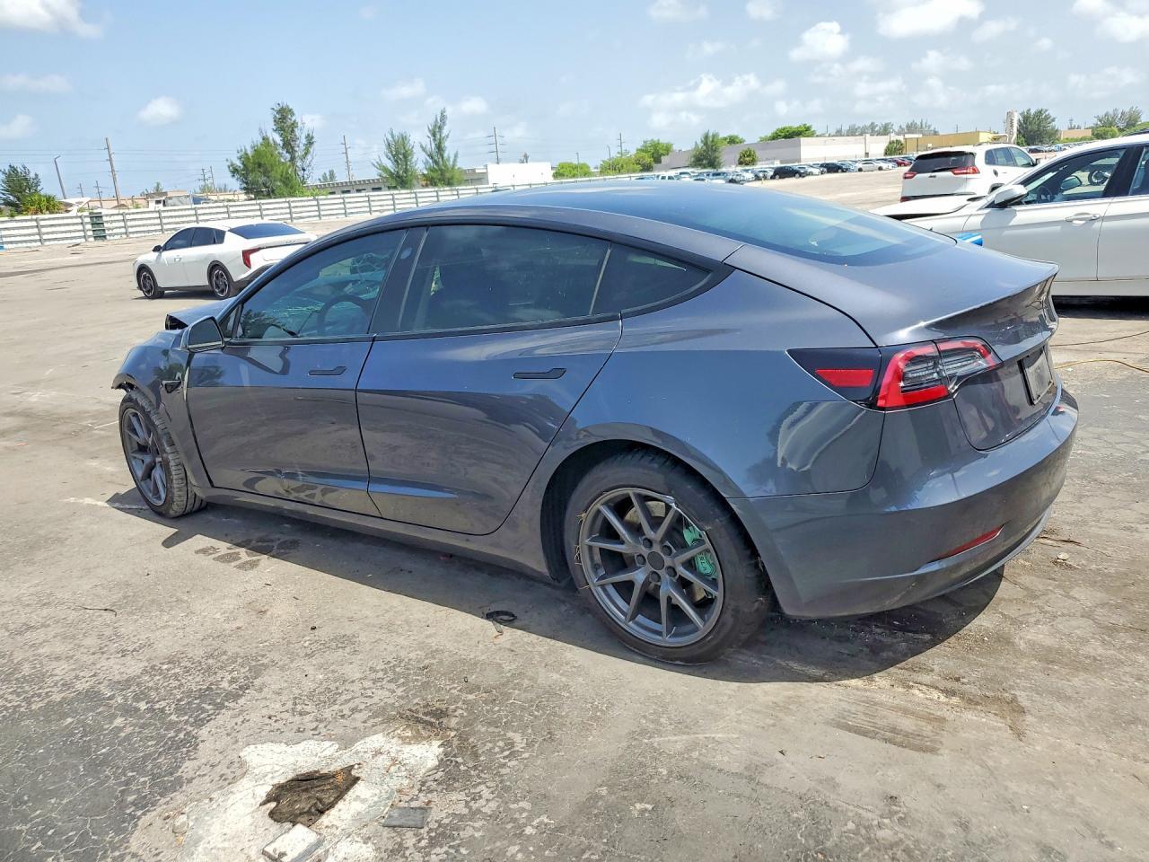2023 Tesla Model 3 - zdjęcie 2