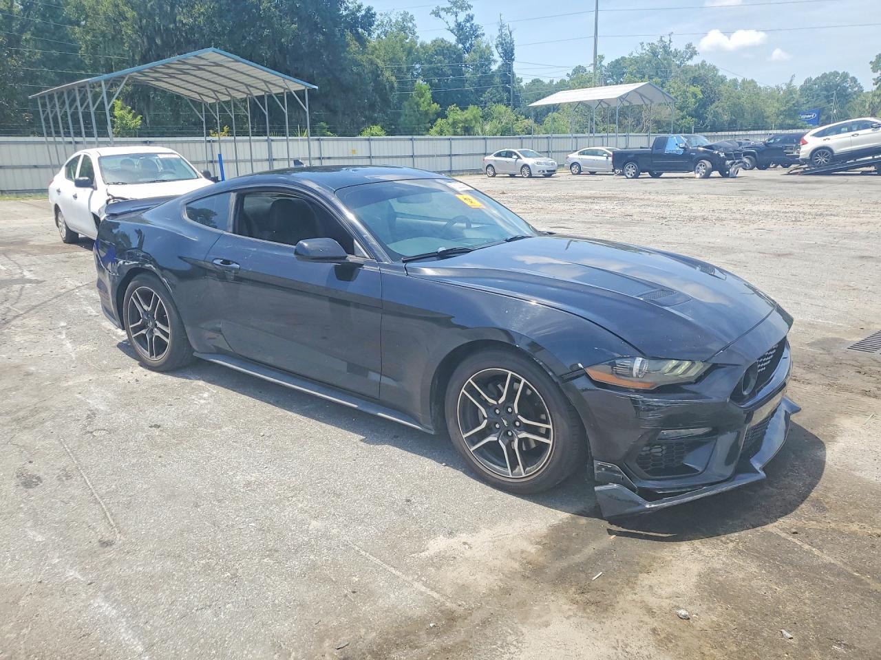 2020 Ford Mustang - zdjęcie 4
