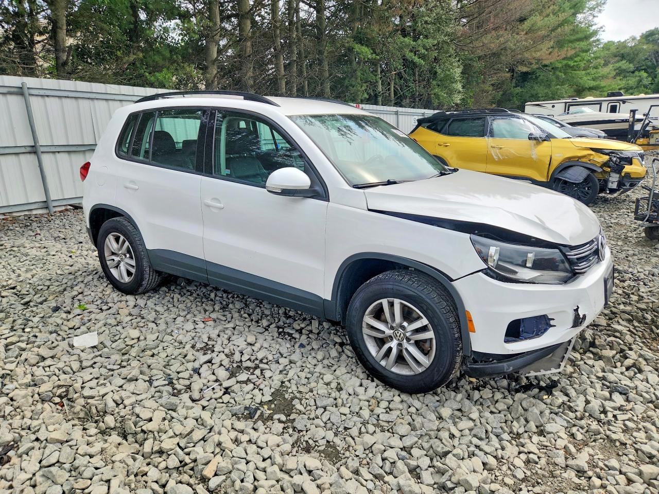 2016 Volkswagen Tiguan S - zdjęcie 4
